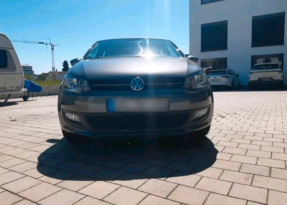 Gebraucht VW Polo 90 PS (66 kW) 2013 Grau Kleinwagen
