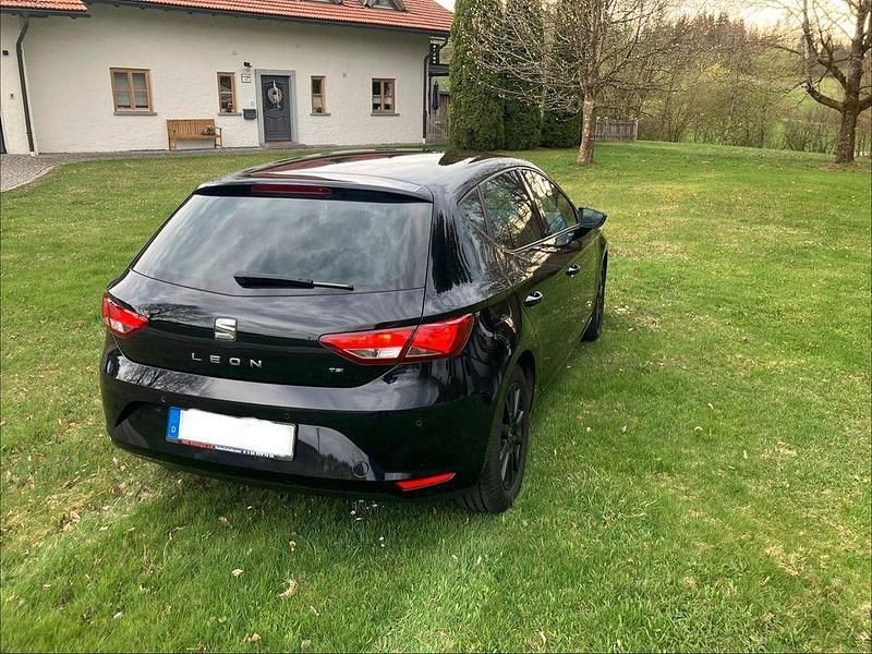 Second-hand Seat Leon Reference 105 CP (77 kW) 2014 Negru Berlinǎ