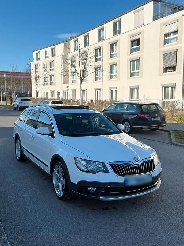 Gebraucht Skoda Superb 170 PS (125 kW) 2014 Weiß Kombi