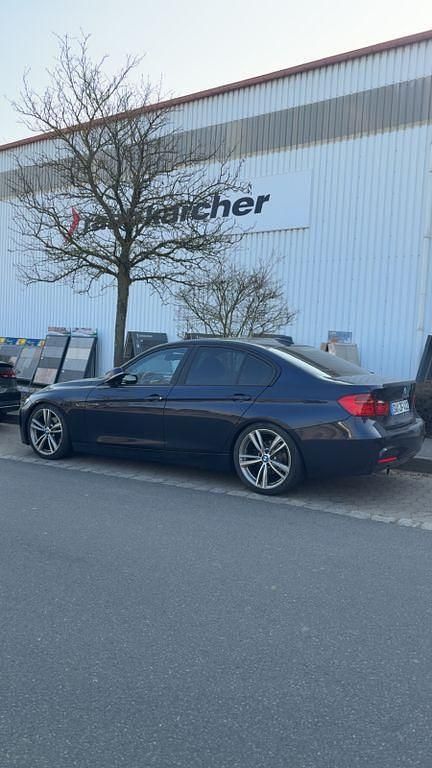 Second-hand BMW 320 184 CP (135 kW) 2014 Albastru Berlinǎ