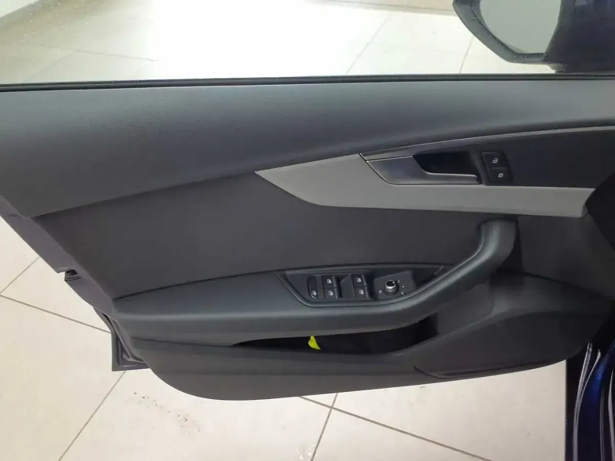 Gebraucht Audi A4 136 PS (100 kW) 2022 Navarrablau metallic Kombi