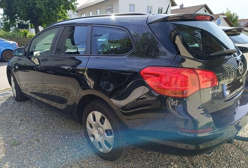 Gebraucht Opel Astra 120 PS (88 kW) 2012 Schwarz Kombi