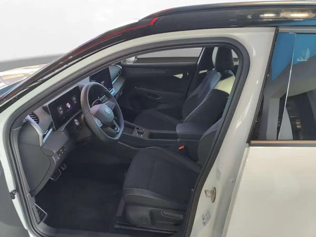 Gebraucht VW T-Roc Cabriolet R-line 150 PS (110 kW) 2025 Weiß SUV