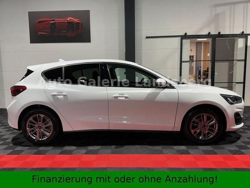 Gebraucht Ford Focus Titanium 125 PS (91 kW) 2023 Weiß Limousine