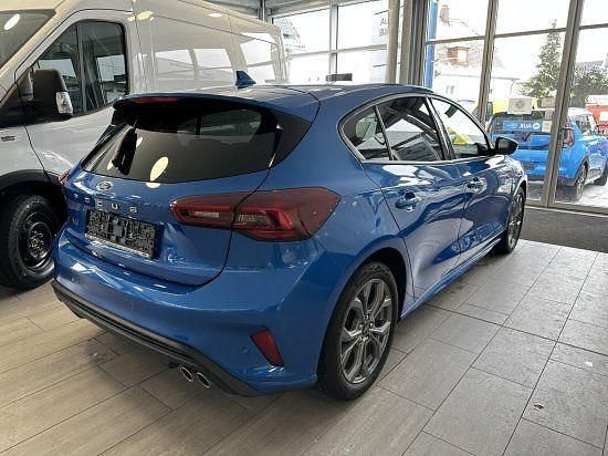 Gebraucht Ford Focus ST-Line X 125 PS (91 kW) 2022 Dynamicblau metallic (metallic) Limousine