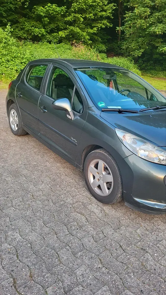 Gebraucht Peugeot 207 75 PS (55 kW) 2008 Grau Kleinwagen