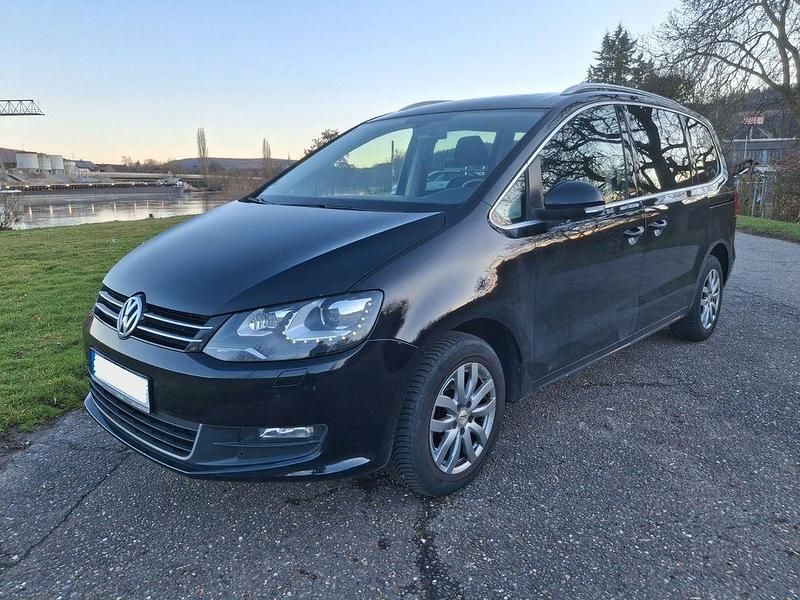 Second-hand VW Sharan 140 CP (102 kW) 2012 Negru Monovolum