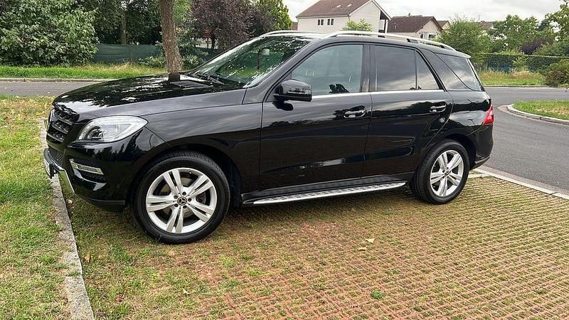 Schwarz Gebraucht 2013 Mercedes ML350 AMG line SUV | 19.900 € (Fairer Preis) - Bild 1/4