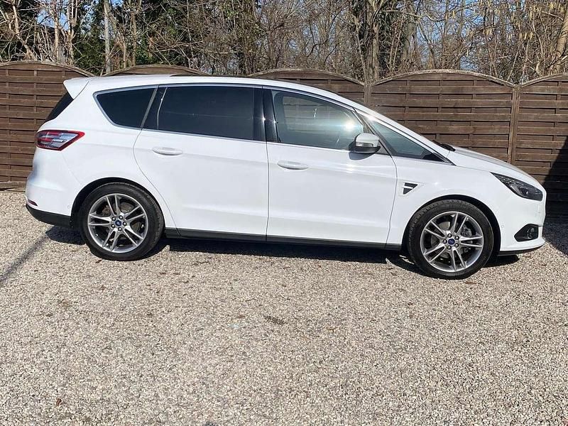 Gebraucht Ford S-MAX Titanium 239 PS (175 kW) 2017 Weiß Van / Kleinbus