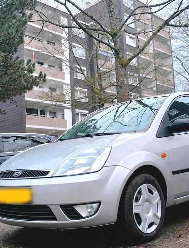 Gebraucht Ford Fiesta 80 PS (58 kW) 2003 Silber Kleinwagen