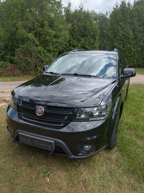 Schwarz Gebraucht 2015 Fiat Freemont SUV | 13.900 € (Etwas zu teuer) - Bild 1/4