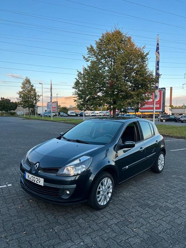 Grau Gebraucht 2006 Renault Clio III Kleinwagen | 3.750 € (Teuer) - Bild 1/4