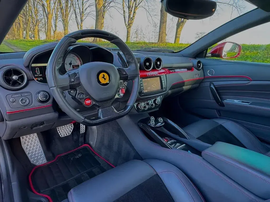 Second-hand Ferrari FF 661 CP (486 kW) 2013 Roșu Break