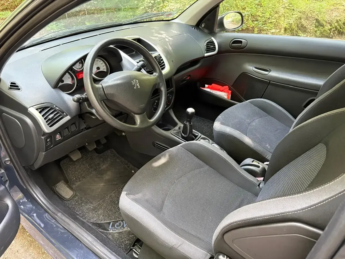 Gebraucht Peugeot 206+ 75 PS (55 kW) 2009 Grau Kleinwagen