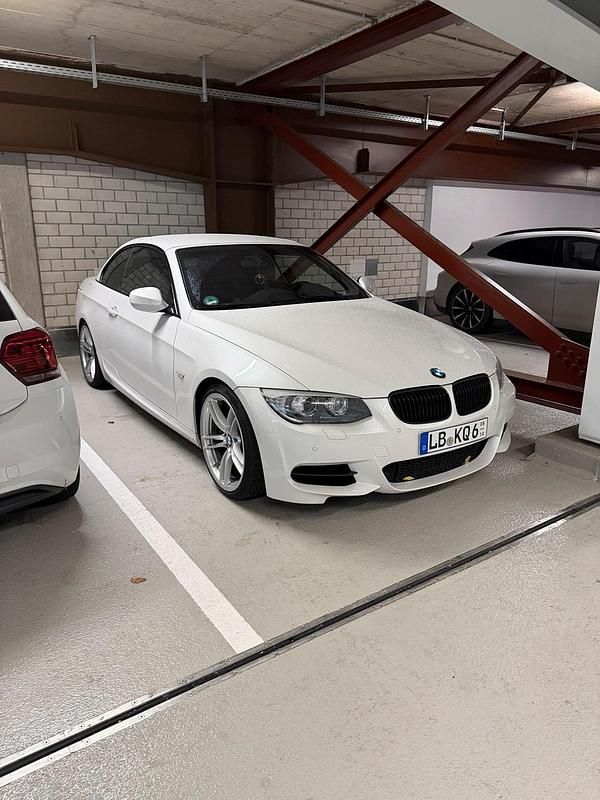 Weiß Gebraucht 2011 BMW 335 Cabriolet M Performance Cabrio | 21.000 € (Etwas zu teuer) - Bild 1/4