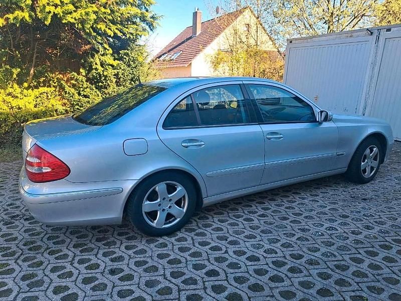Gebraucht Mercedes E200 Elegance 122 PS (89 kW) 2003 Silber Limousine