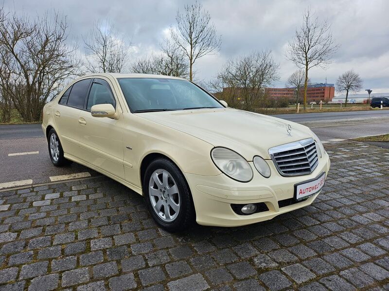 Beige Gebraucht 2009 Mercedes E200 Limousine | 3.480 € - Bild 1/4