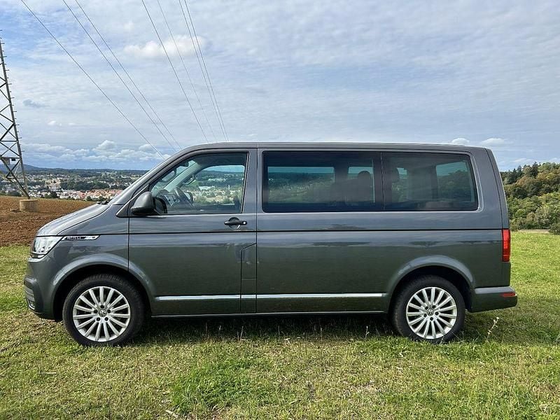 Grau Gebraucht 2020 VW Multivan Trendline Van | 39.699 € (Superpreis) - Bild 1/4