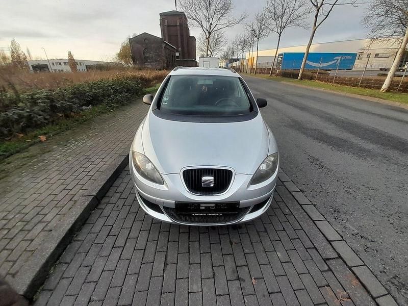 Grau Gebraucht 2008 Seat Altea Comfort Limousine | 1.950 € (Fairer Preis) - Bild 1/4