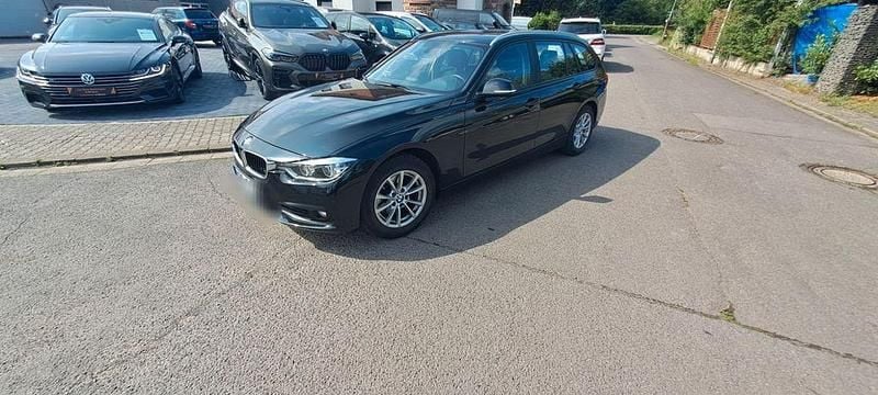 Schwarz Gebraucht 2019 BMW 320 Sport Line Kombi | 15.500 € (Superpreis) - Bild 1/4