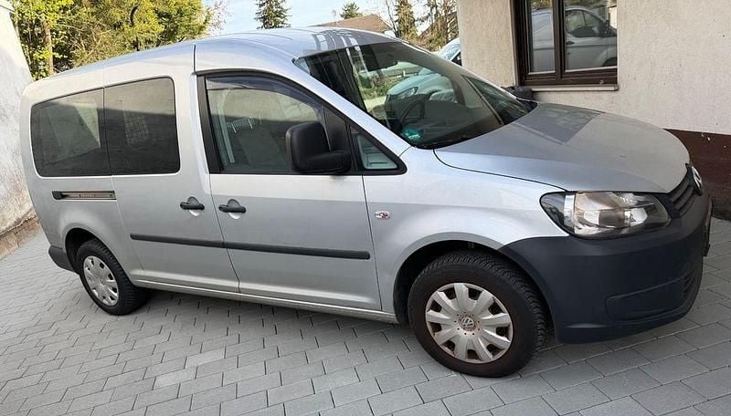 Second-hand VW Caddy 109 CP (80 kW) 2011 Argintiu Monovolum