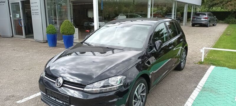 Schwarz Gebraucht 2017 VW Golf VII Sound Limousine | 12.150 € (Guter Preis) - Bild 1/4