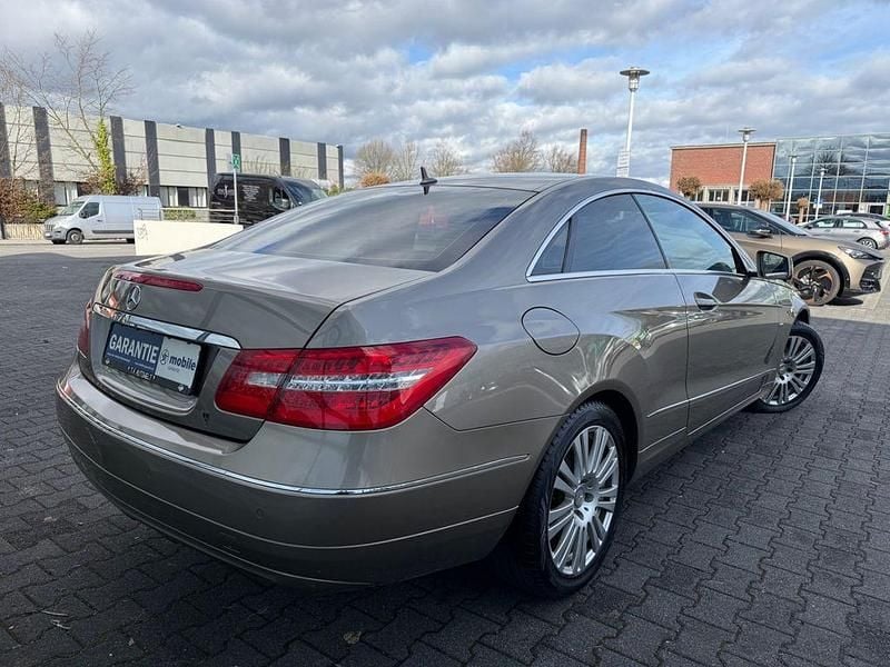 Gebraucht Mercedes E200 184 PS (135 kW) 2011 Beige Coupé