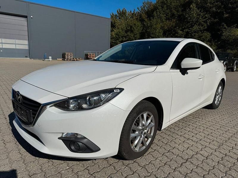 Weiß Gebraucht 2016 Mazda 3 Center-Line Limousine | 8.400 € (Superpreis) - Bild 1/4