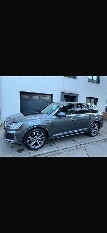 Grau Gebraucht 2020 Audi Q7 S-Line SUV | 47.900 € (Guter Preis) - Bild 1/4