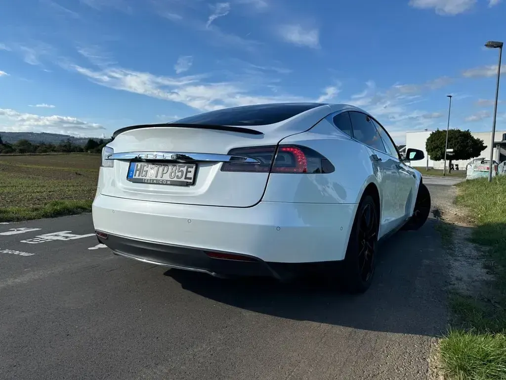 Usata Tesla Model S 309 kW (421 CV) 2015 Bianco Utilitaria