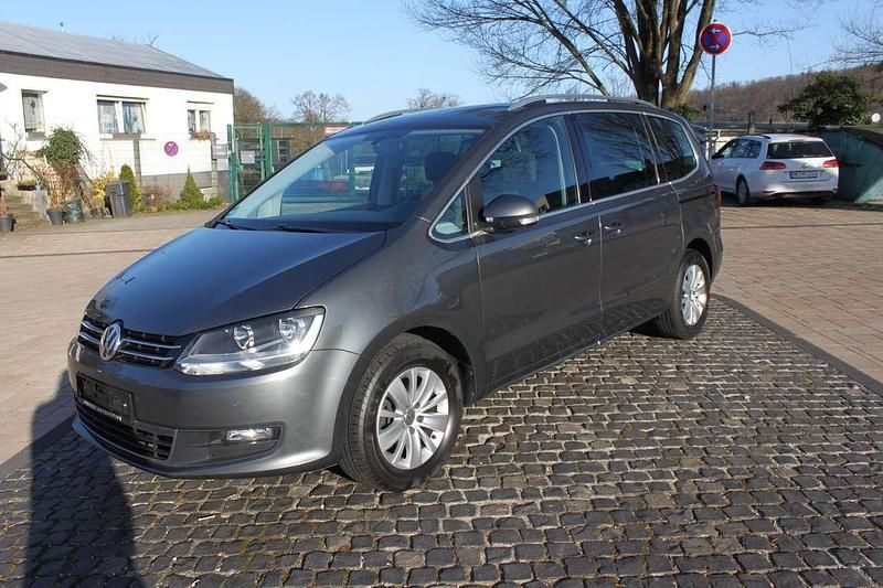 Gebraucht VW Sharan Comfortline 150 PS (110 kW) 2019 Grau Van / Kleinbus