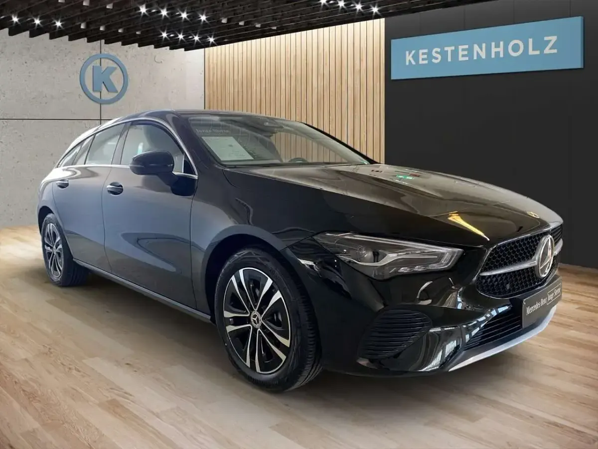 Gebraucht Mercedes CLA200 150 PS (110 kW) 2024 Unilack nachtschwarz Kombi