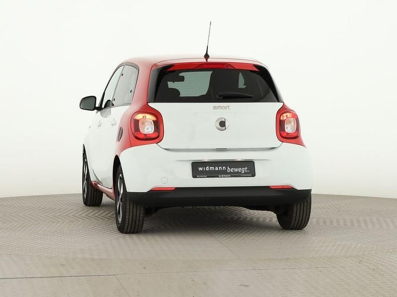 Gebraucht Smart ForFour Electric Drive 60 kW (82 PS) 2021 Karosserie in white Limousine