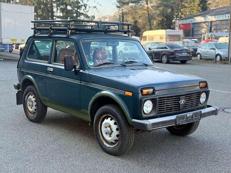 Grün Gebraucht 2009 Lada niva SUV | 1.350 € - Bild 1/4
