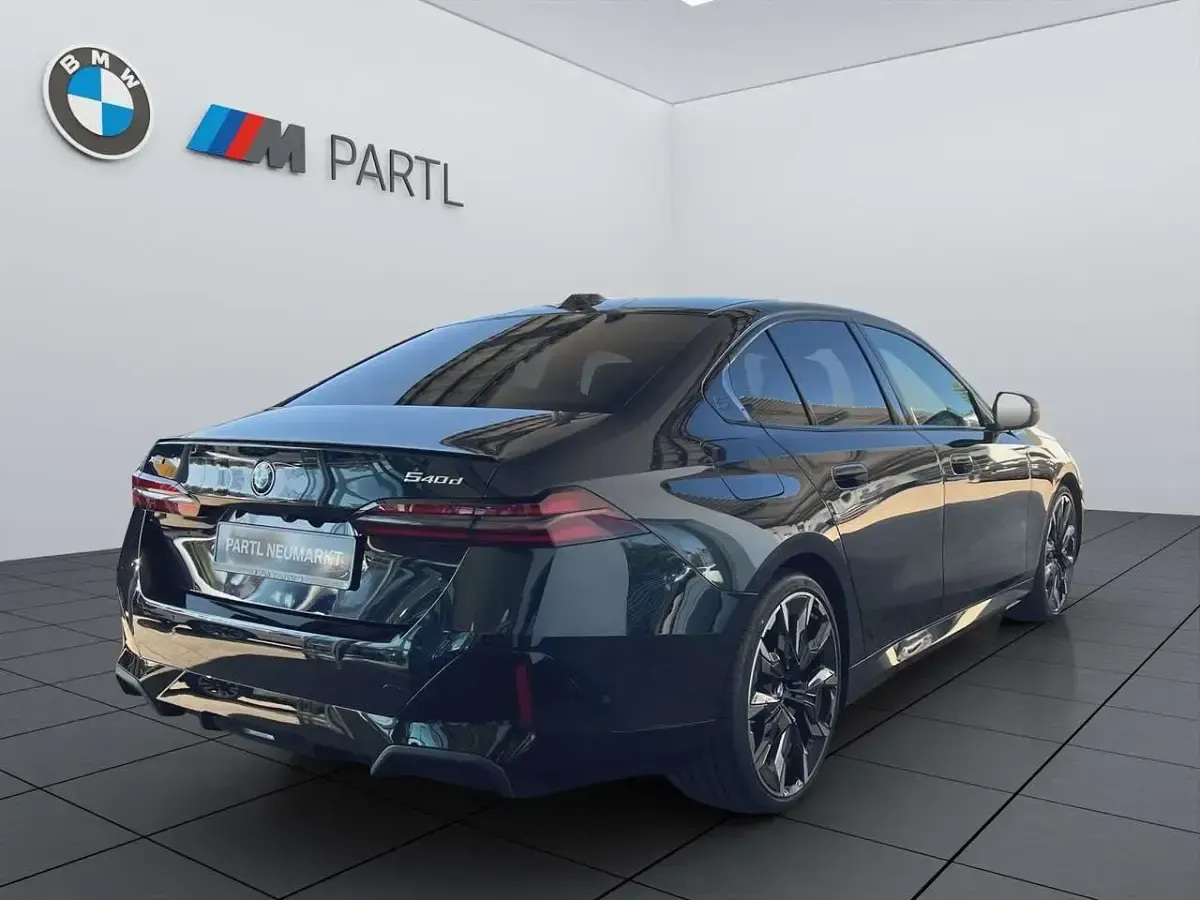 Neu BMW 540 Sport Line 303 PS (222 kW) 2026 M carbonschwarz Limousine