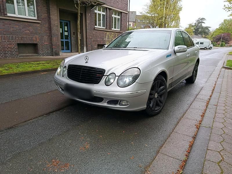 Second-hand Mercedes E280 190 CP (139 kW) 2004 Argintiu Berlinǎ