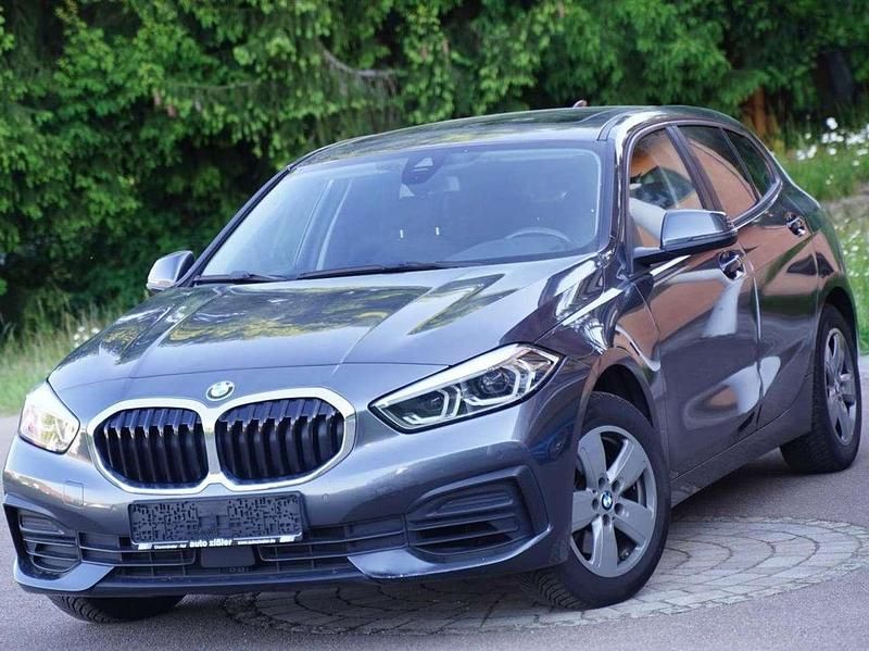 Mineralgrau Gebraucht 2020 BMW 118 Kleinwagen | 18.990 € (Fairer Preis) - Bild 1/4