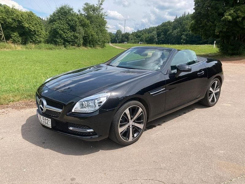 Schwarz Gebraucht 2012 Mercedes SLK200 Cabrio | 19.999 € (Fairer Preis) - Bild 1/4