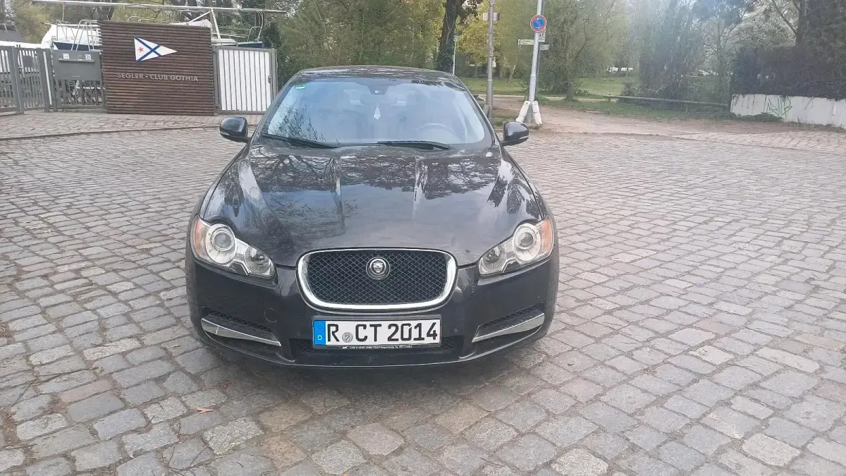 Używany Jaguar XF 275 KM (202 kW) 2010 Szary Sedan/Limuzyna