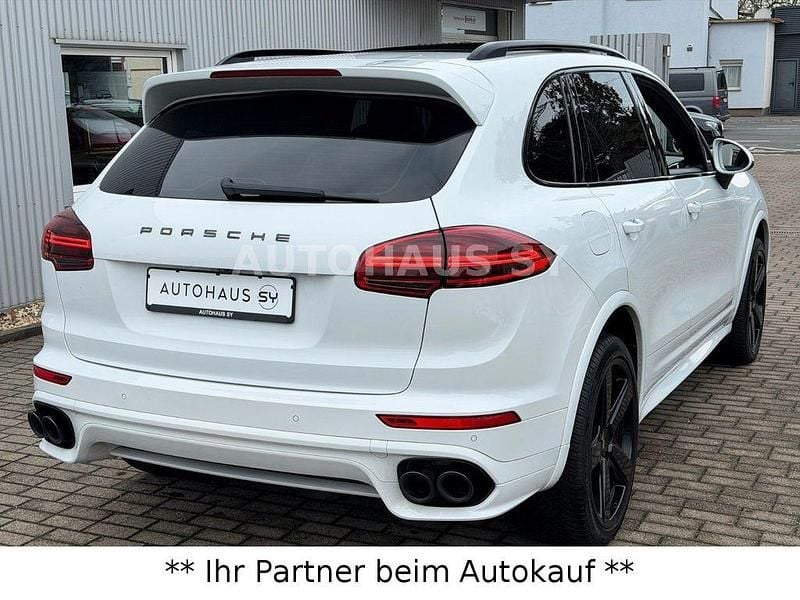 Second-hand Porsche Cayenne 262 CP (192 kW) 2015 Alb SUV