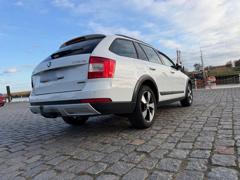 Gebraucht Skoda Octavia 184 PS (135 kW) 2016 Weiß Kleinwagen