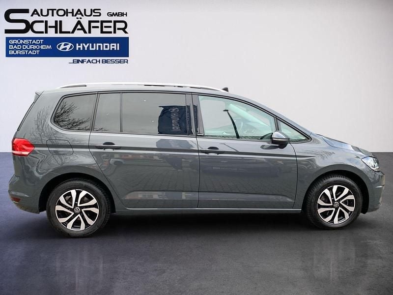 Gebraucht VW Touran Active 122 PS (89 kW) 2022 Delfingrau metallic Van / Kleinbus