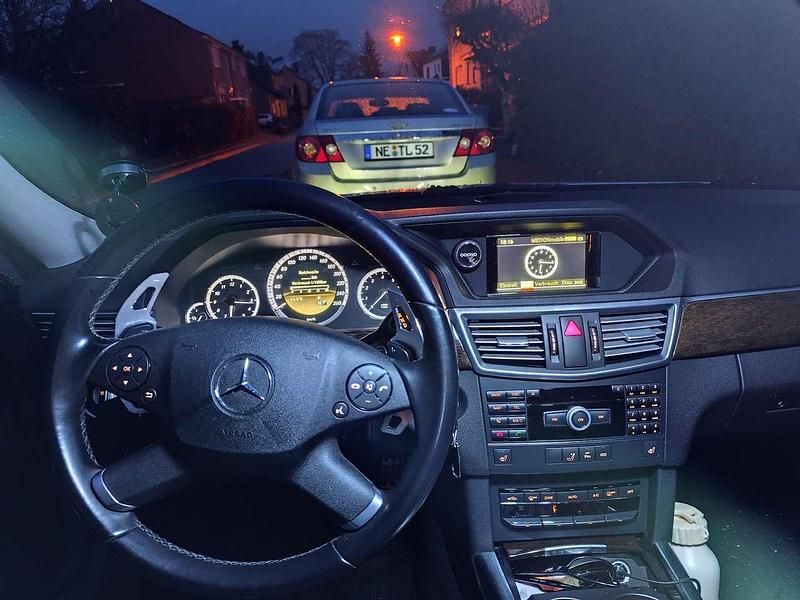 Gebraucht Mercedes E300 252 PS (185 kW) 2011 Limousine