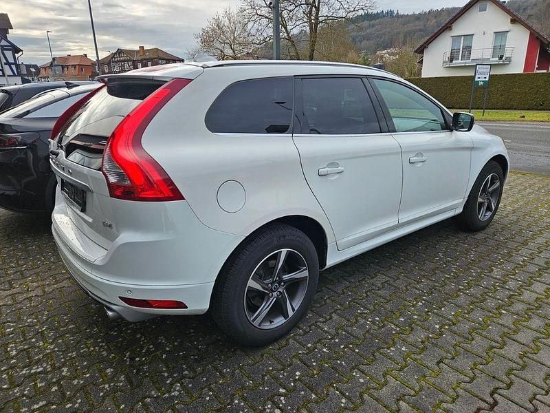 Gebraucht Volvo XC60 R-Design 181 PS (133 kW) 2015 Weiß SUV