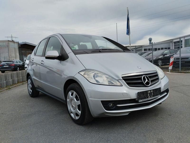 Gebraucht Mercedes A180 109 PS (80 kW) 2009 Silber Limousine