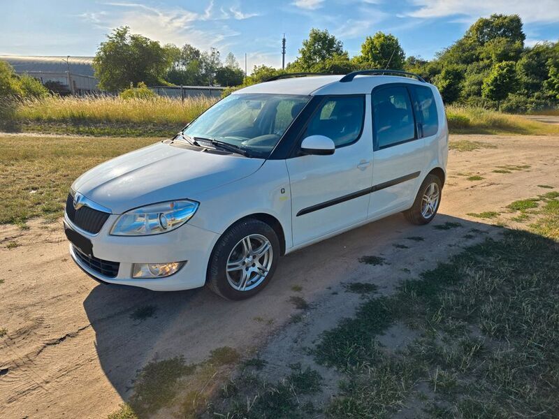 Weiß Gebraucht 2014 Skoda Roomster Fresh Kombi | 4.680 € (Fairer Preis) - Bild 1/4