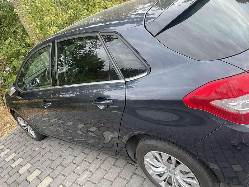 Blau Gebraucht 2015 Citroën C4 SELECTION Limousine | 5.500 € (Fairer Preis) - Bild 1/3
