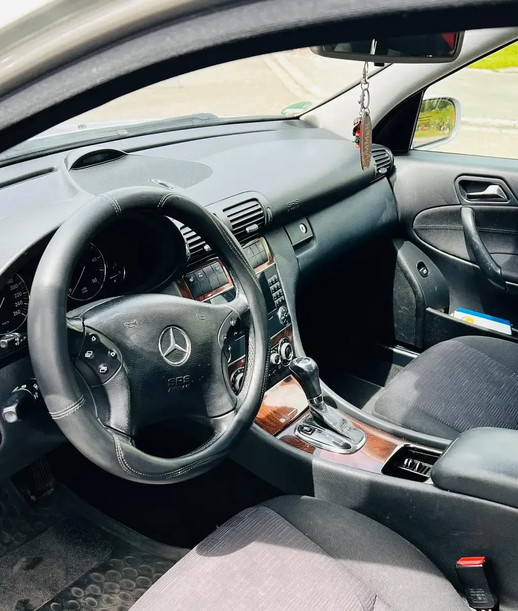 Gebraucht Mercedes C200 122 PS (89 kW) 2004 Silber Limousine