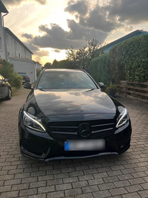 Schwarz Gebraucht 2016 Mercedes E250 AMG line Kombi | 16.899 € (Guter Preis) - Bild 1/4