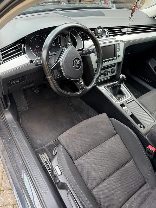 Gebraucht VW Passat Comfortline 150 PS (110 kW) 2015 Grau Kombi